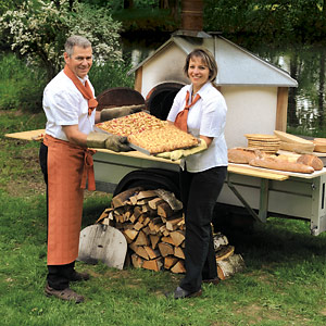 knusprig frisches Brot und Kuchen